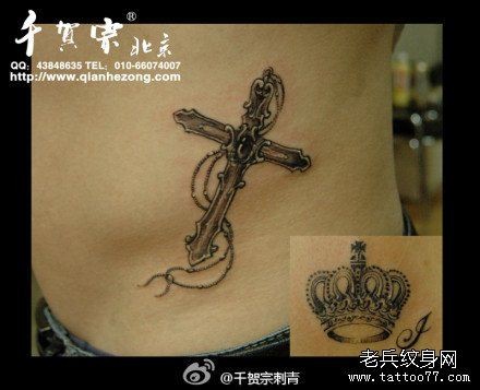 点击大图看下一张：腹部经典潮流的十字架纹身图片