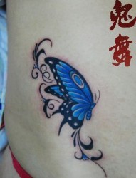 女孩子腹部好看的彩色蝴蝶纹身图片