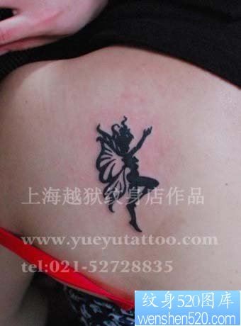 点击大图看下一张：女人腹部流行潮流的图腾小精灵纹身图片
