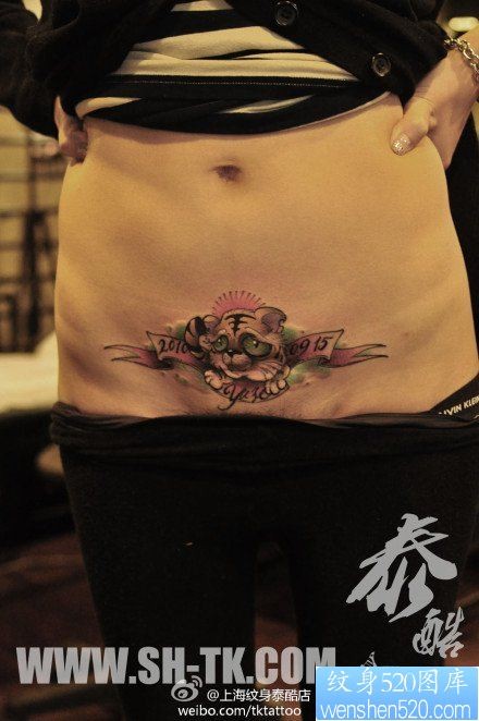点击大图看下一张：美女腹部可爱的小老虎纹身图片