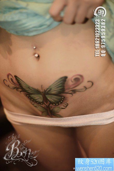 点击大图看下一张：美女腹部唯美时尚的蝴蝶纹身图片