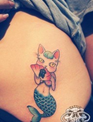 美女腹部时尚可爱的猫头的美人鱼纹身图片
