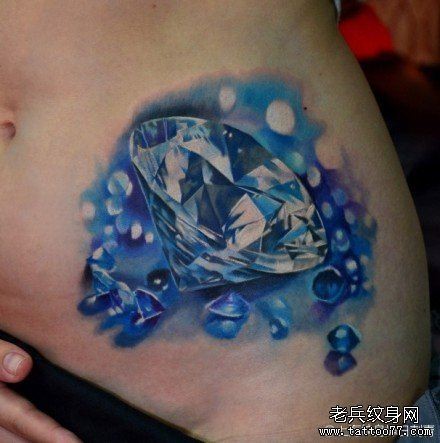 点击大图看下一张：女人腹部漂亮梦幻的一幅彩色钻石纹身图片