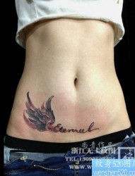 女人腹部时尚唯美的翅膀纹身图片