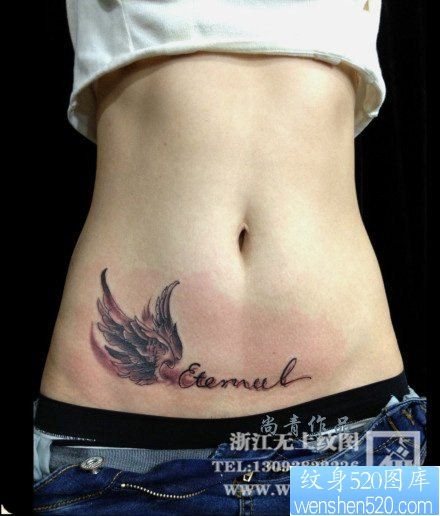 点击大图看下一张：女人腹部时尚唯美的翅膀纹身图片