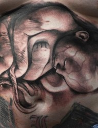 腹部个性胎儿纹身图案