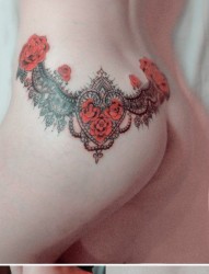 潮流性感的女人臀部蕾丝纹身图片