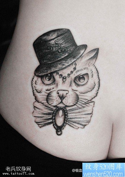 点击大图看下一张：女性臀部猫咪蝴蝶结宝石纹身图片