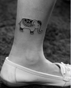 点击大图看下一张：可爱小象纹在腿上好看吧！