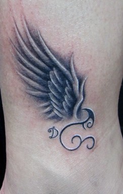 点击大图看下一张：一款美丽的天使翅膀纹身图案