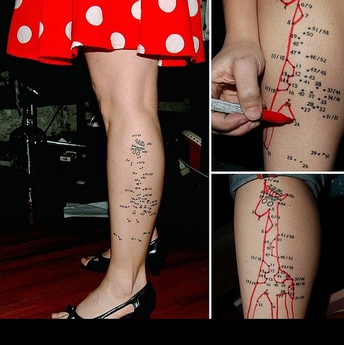 点击大图看下一张：女士腿部个性小鹿刺青图案