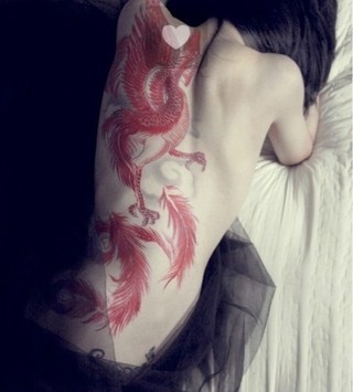 点击大图看下一张：女性腿部英文漂亮刺青