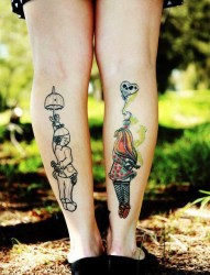 欧美女性腿部一对情侣娃娃纹身