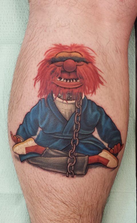 点击大图看下一张:小腿部个性的小丑纹身
