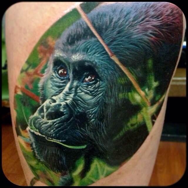 点击大图看下一张：腿部一款大猩猩纹身