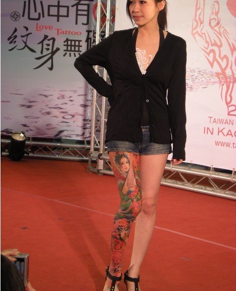 点击大图看下一张：美女腿部古装古典女子纹身展示