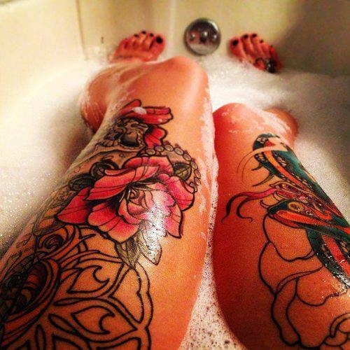 点击大图看下一张：长腿纹身美女的沐浴图