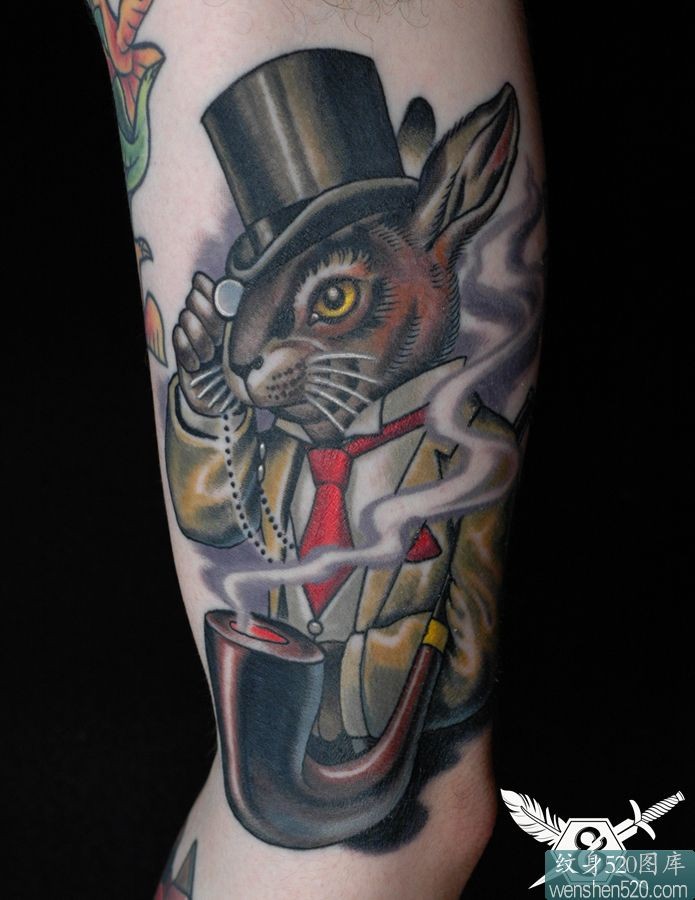 点击大图看下一张：腿部戴帽子的兔子纹身