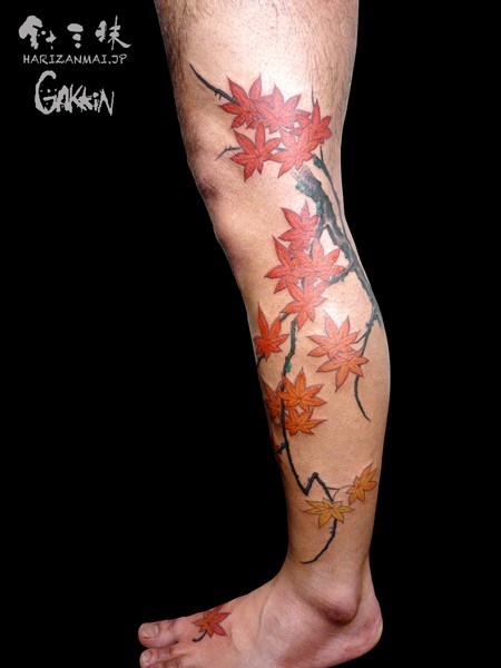 点击大图看下一张：满腿红色枫叶图纹刺青
