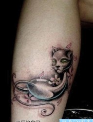 潮流可爱的腿部猫咪纹身图片