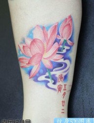 女性腿部好看的莲花纹身