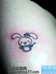 超可爱的美女腿部小兔子纹身图片