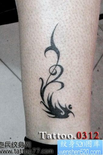 点击大图看下一张：腿部好看的图腾纹身图片