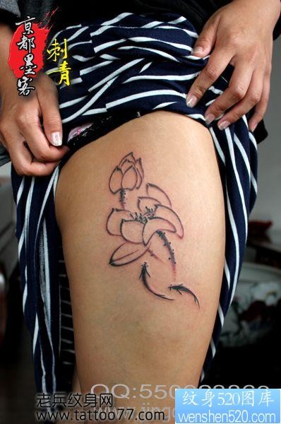 点击大图看下一张:女人喜欢的腿部水墨画鲤鱼莲花纹身图片