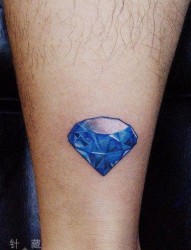 腿部好看潮流的彩色钻石纹身图片