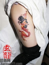 美女腿部潮流性感的美人鱼纹身图片