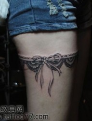 美女腿部潮流性感的蕾丝纹身图片