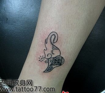 点击大图看下一张:美女腿部可爱经典的大象纹身图片