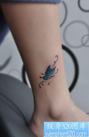 点击大图看下一张:女人腿部好看的蝴蝶纹身图片