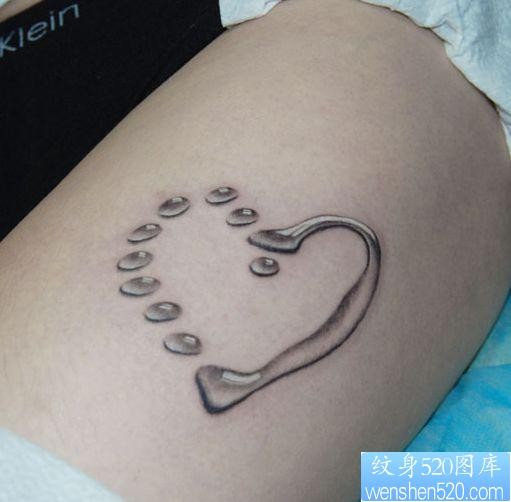 点击大图看下一张：女孩子腿部潮流好看的水滴爱心纹身图片
