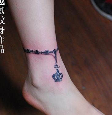 点击大图看下一张:女孩子腿部精美漂亮的脚链纹身