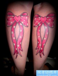 女人腿部好看的彩色蝴蝶结纹身图片