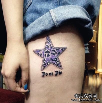 点击大图看下一张：美女腿部一幅豹纹五角星纹身图片