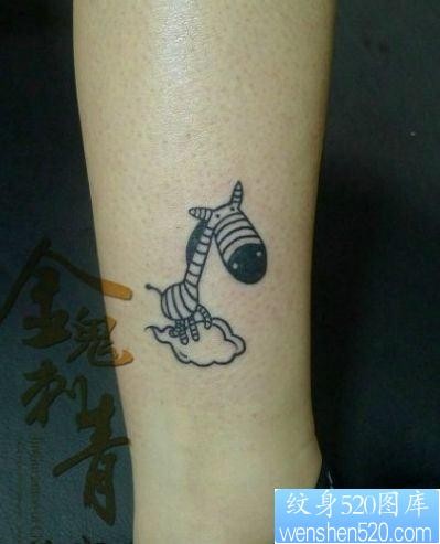 点击大图看下一张：女孩子腿部可爱图腾小斑马纹身图片