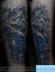 男生腿部超酷的机械腿纹身图片