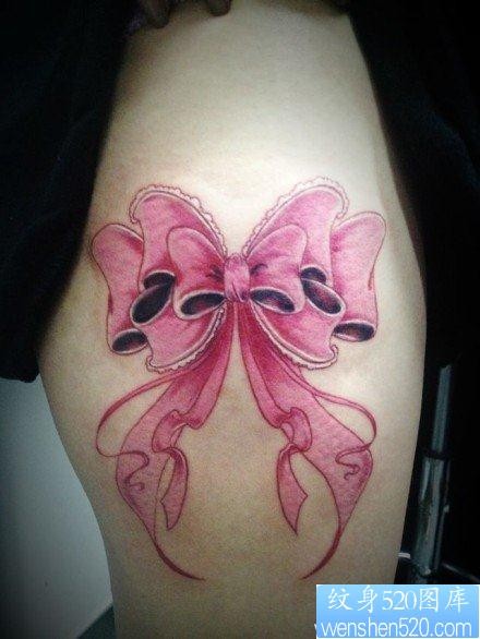 点击大图看下一张：女人腿部精美好看的蝴蝶结纹身图片