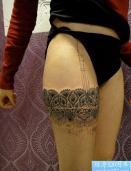 女人腿部性感精美的蕾丝纹身图片