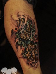 腿部另类潮流的爱心与眼睛纹身图片