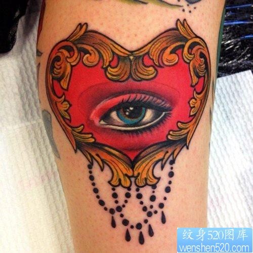 点击大图看下一张:腿部另类潮流的爱心与眼睛纹身图片