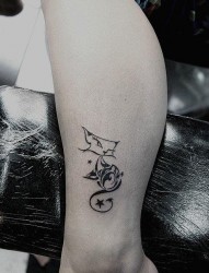 女人腿部流行可爱的图腾猫咪纹身图片