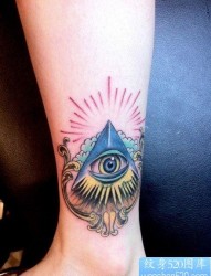 女人腿部漂亮潮流的智慧之眼纹身图片