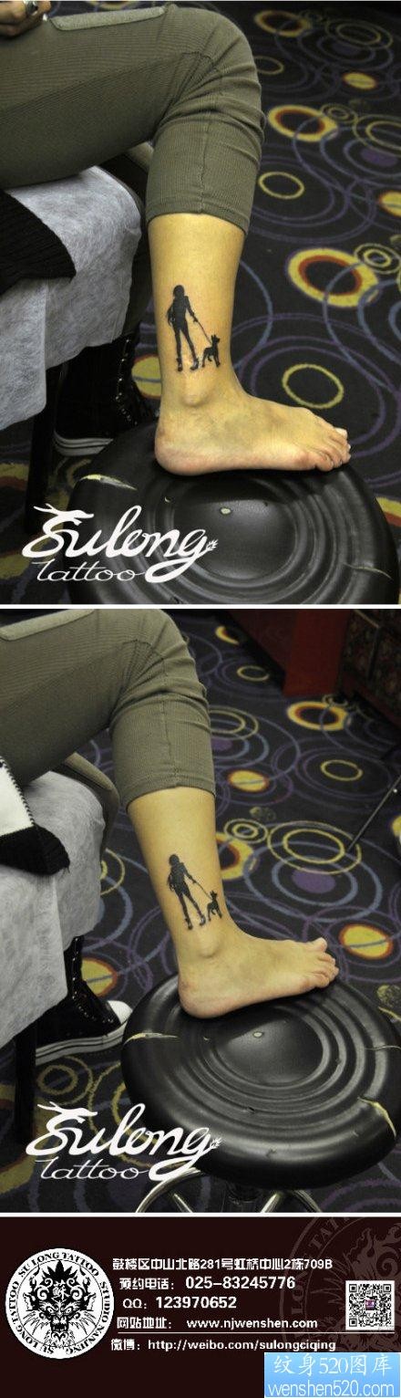 点击大图看下一张:女人腿部小狗与美女纹身图片