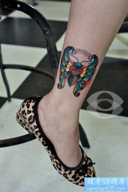 点击大图看下一张：女人腿部潮流时尚的彩色蝴蝶纹身图片