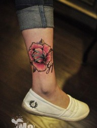 女人腿部唯美潮流的new school玫瑰花纹身图片