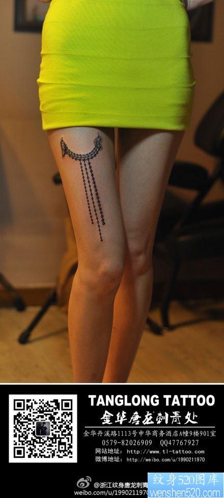 点击大图看下一张：女人大腿时尚好看的腿链纹身图片