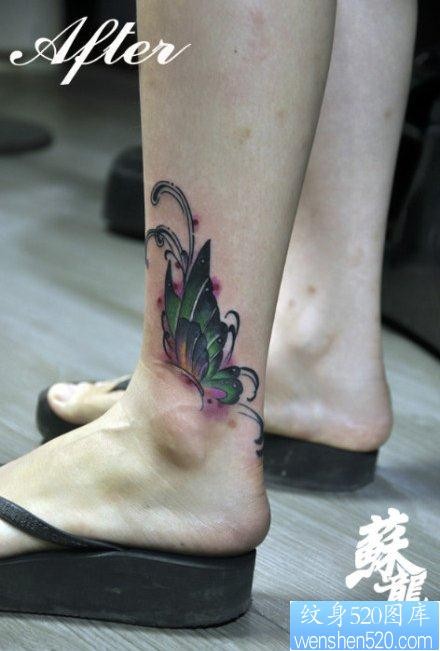 点击大图看下一张：女人小腿漂亮时尚的彩色蝴蝶纹身图片
